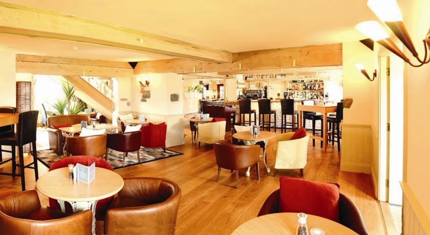 The Farmhouse Hotel And Restaurant Saint Saviour Eksteriør bilde