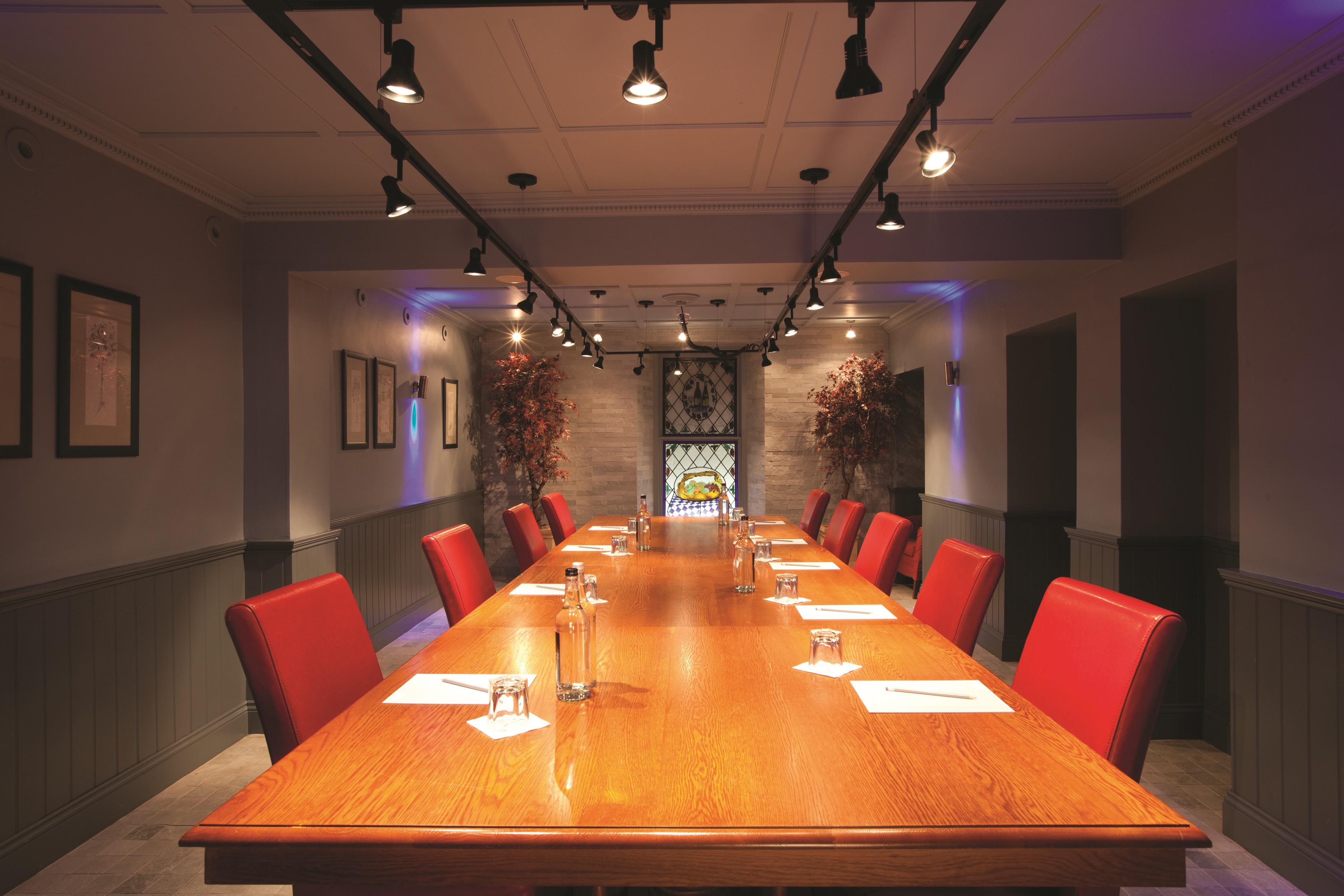 The Farmhouse Hotel And Restaurant Saint Saviour Business bilde