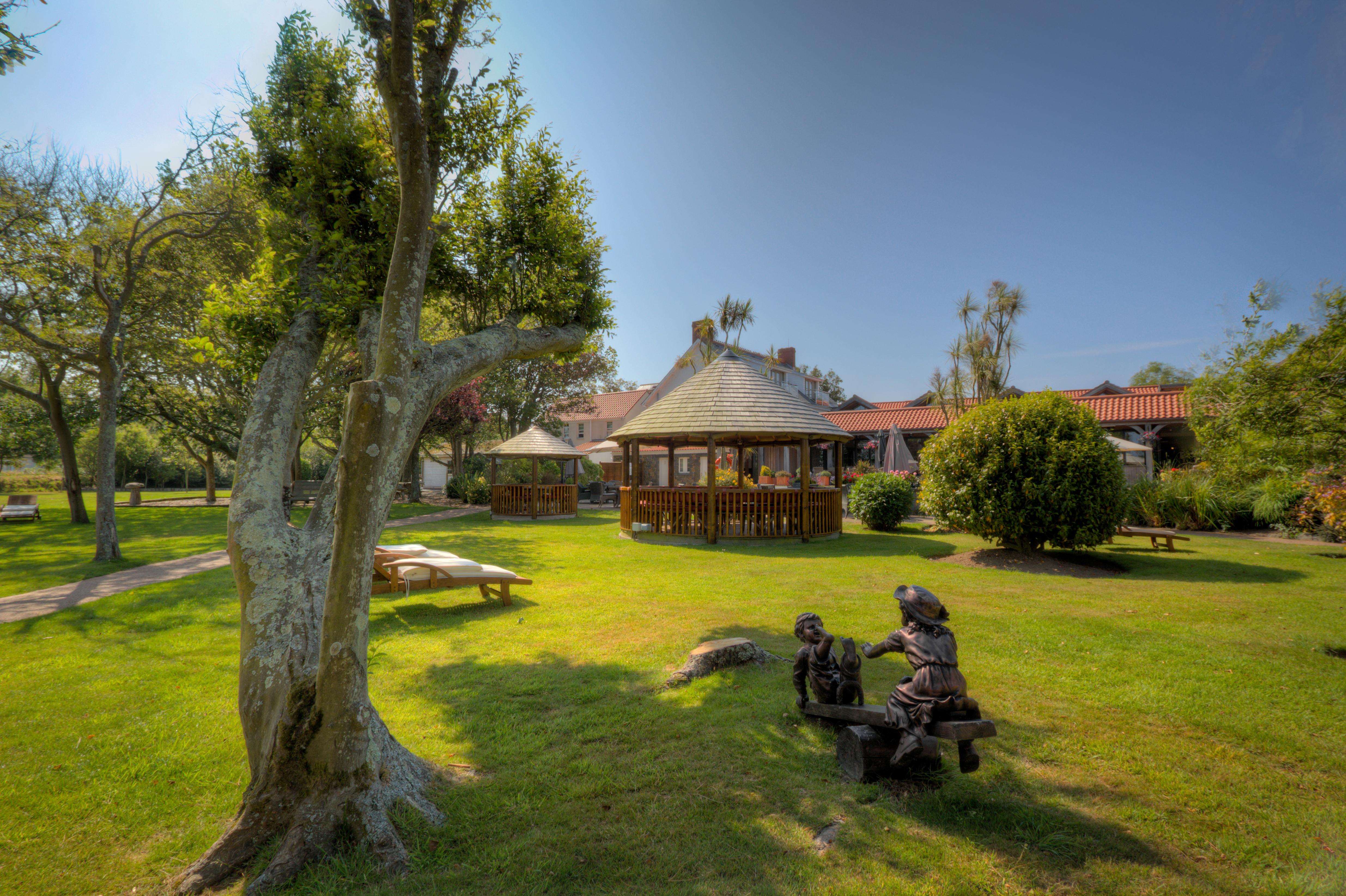The Farmhouse Hotel And Restaurant Saint Saviour Eksteriør bilde