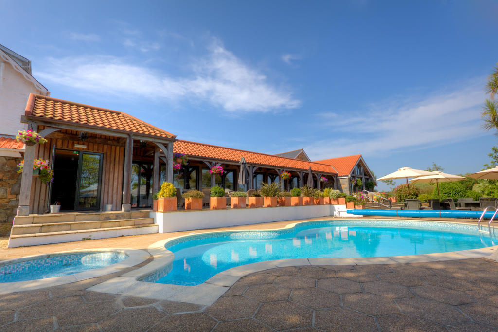 The Farmhouse Hotel And Restaurant Saint Saviour Eksteriør bilde