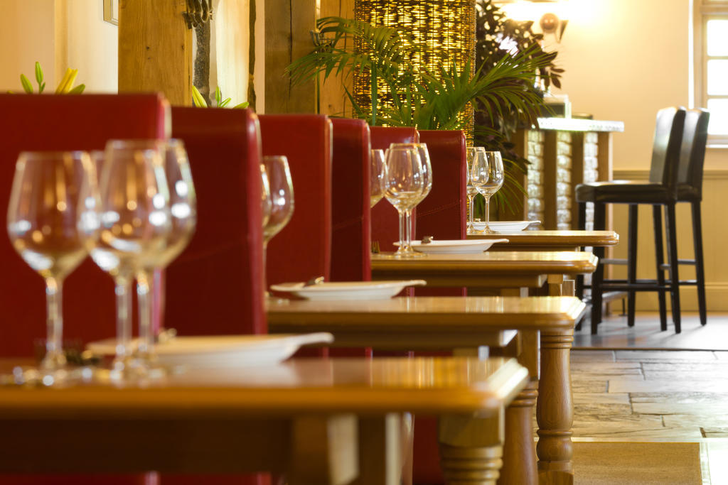 The Farmhouse Hotel And Restaurant Saint Saviour Restaurant bilde