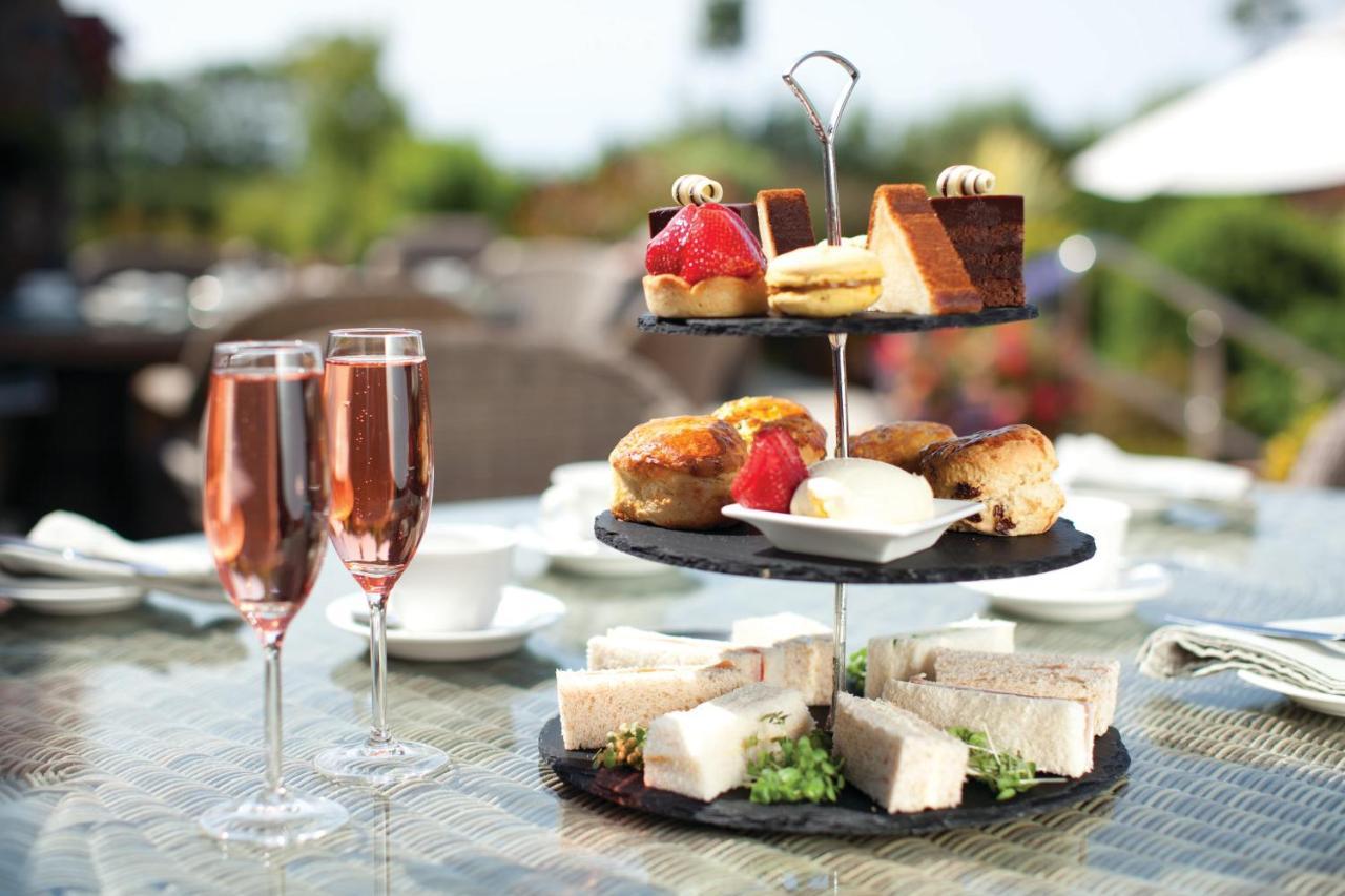 The Farmhouse Hotel And Restaurant Saint Saviour Restaurant bilde